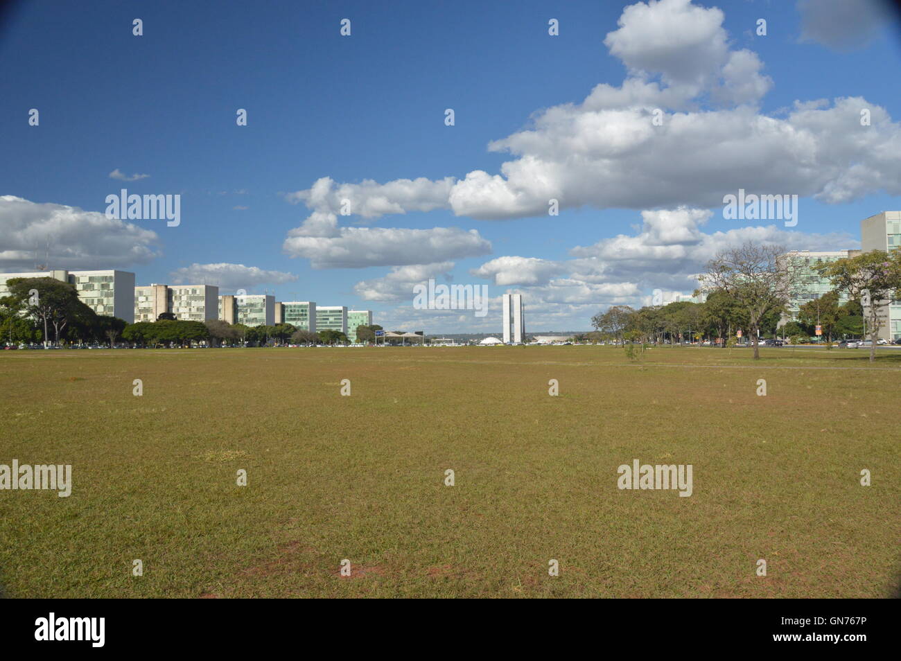 Brasilia edifici governativi e plaza che mostra la Camera dei deputati e del senato capitale del Brasile Foto Stock