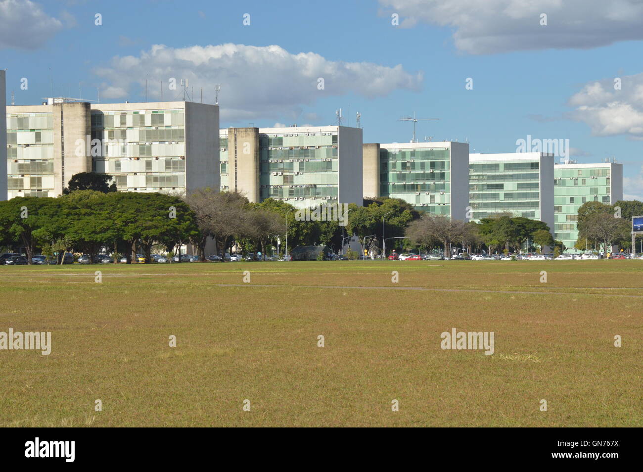 Brasilia edifici governativi e plaza che mostra la Camera dei deputati e del senato capitale del Brasile Foto Stock