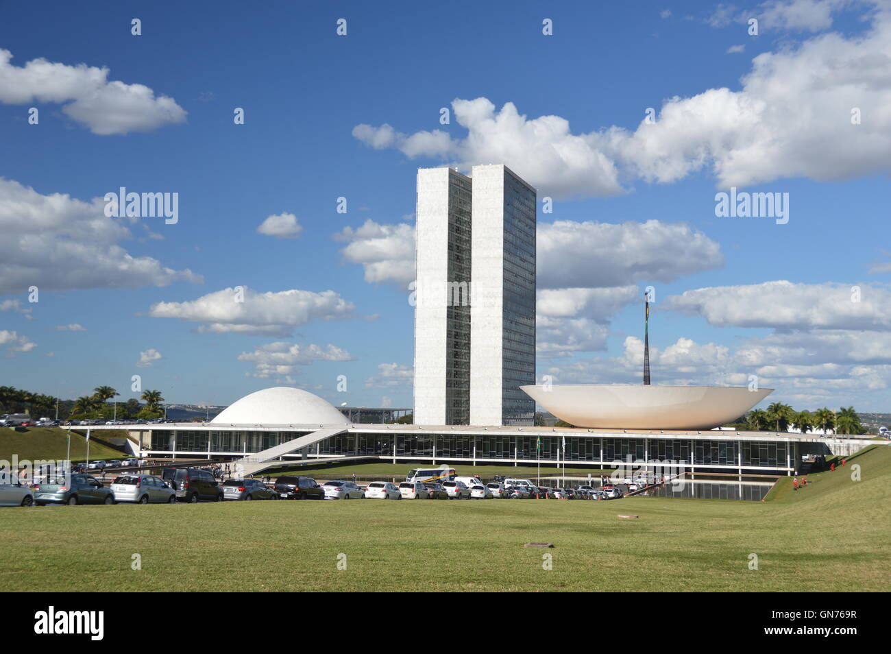 Brasilia edifici governativi e plaza che mostra la Camera dei deputati e del senato capitale del Brasile Foto Stock