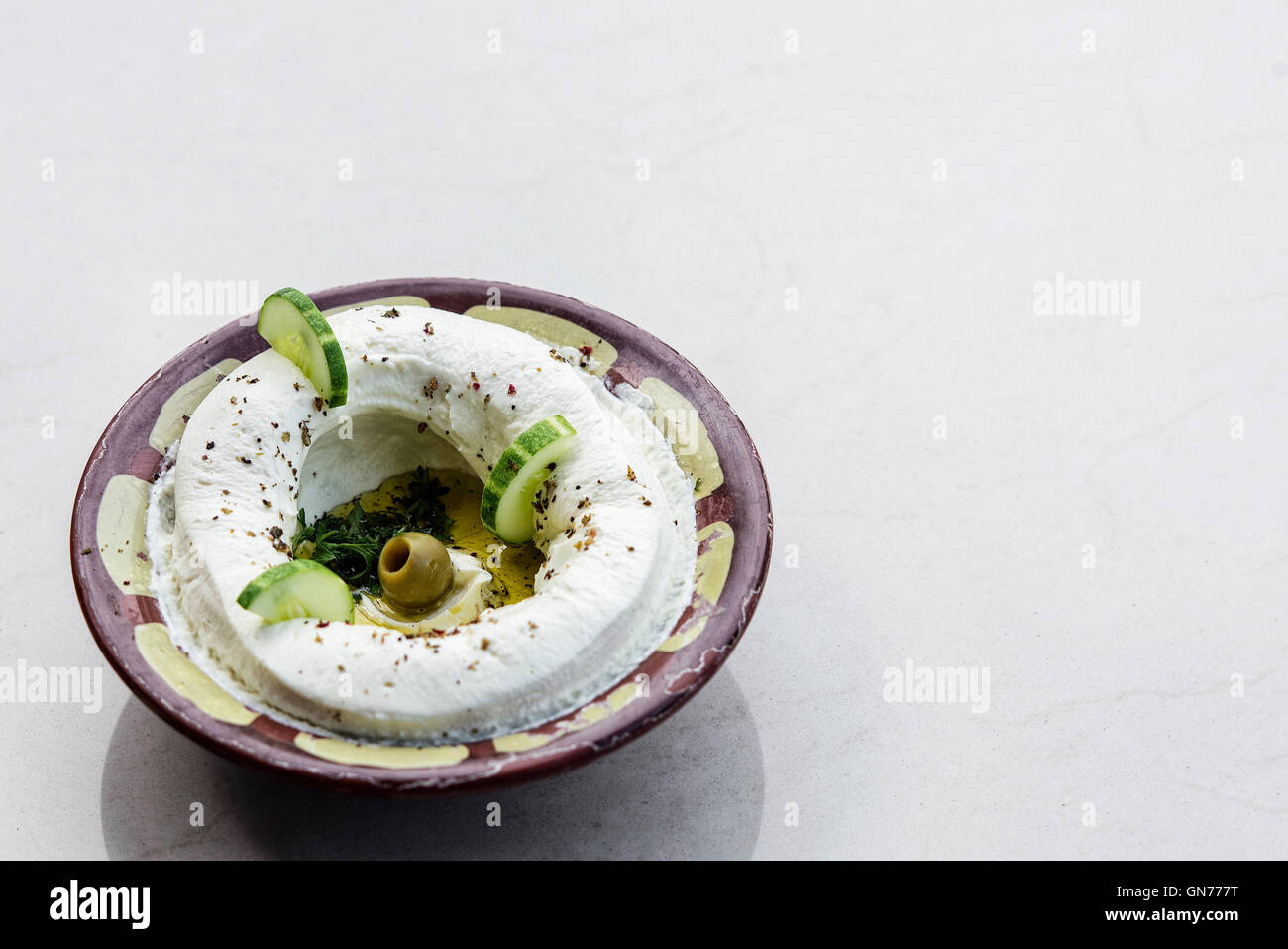 Labneh libanese fresco medio orientale di crema di formaggio dip snack alimentare Foto Stock