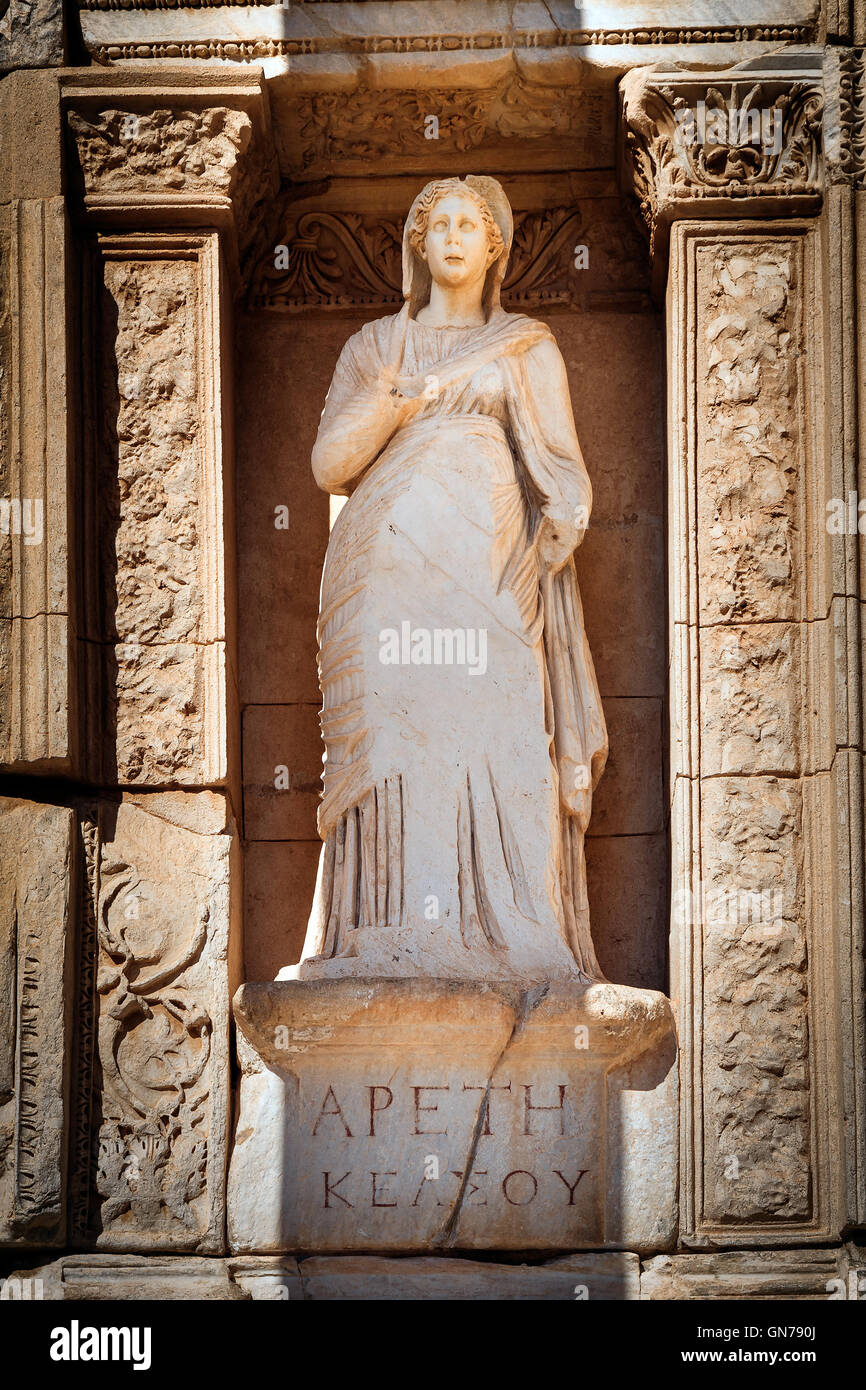 Virtù morale, statua di arete (Apeth) nella biblioteca di Celso in Efes Foto Stock