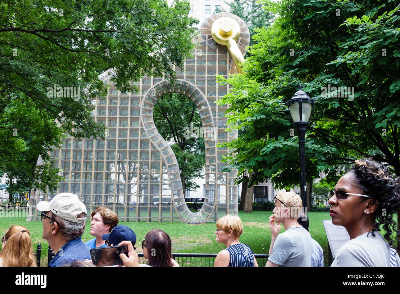 New York City, NY NYC, Manhattan, Madison Square Park, installazione di opere d'arte, Big Bling, Martin Puryear, lavori all'aperto, scala monumentale, Black Blacks Africa Foto Stock