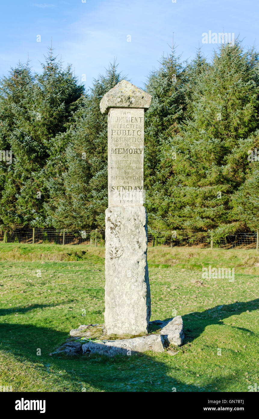 Un monumento vicino ruvida Tor su Bodmin Moor in Cornovaglia, per ragazza locale ' Charlotte Dymond ' era stato assassinato qui il 14 aprile 1844 Foto Stock