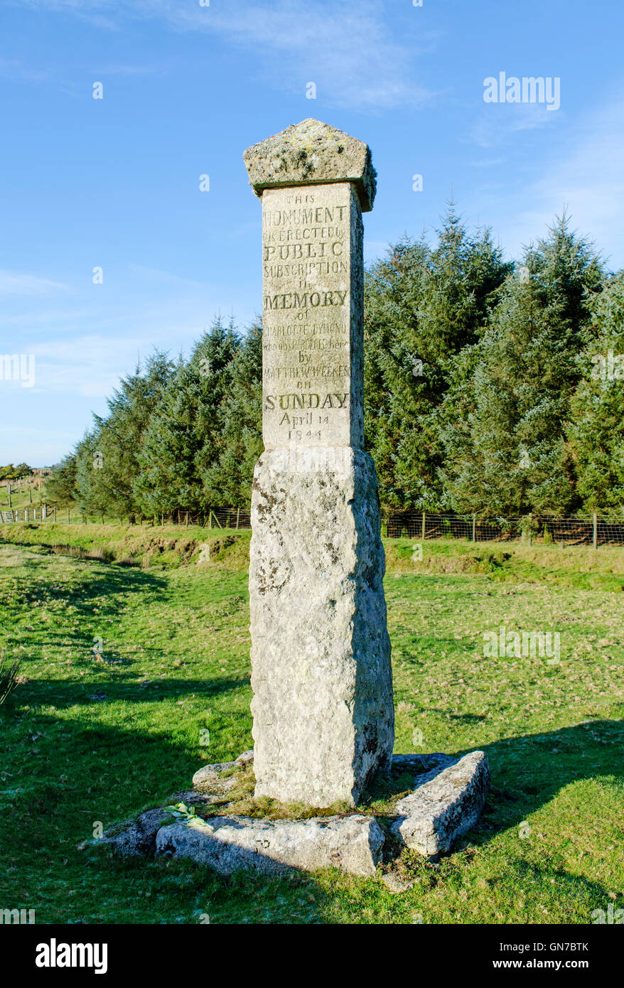 Un monumento vicino ruvida Tor su Bodmin Moor in Cornovaglia, per ragazza locale ' Charlotte Dymond ' era stato assassinato qui il 14 aprile 1844 Foto Stock
