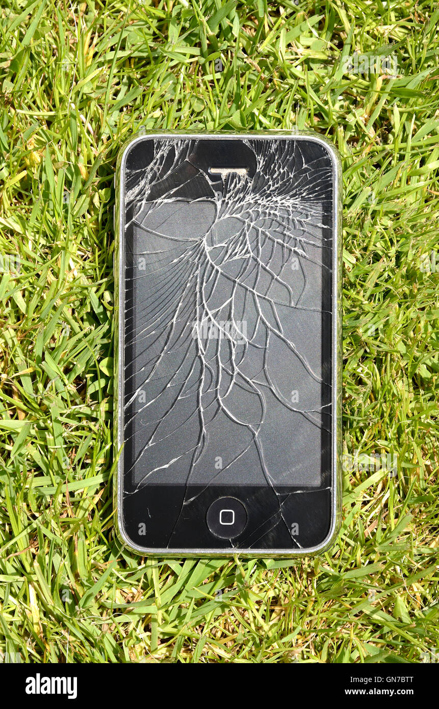 Un ' Blackberry smart phone ' con una schermata infranta Foto Stock