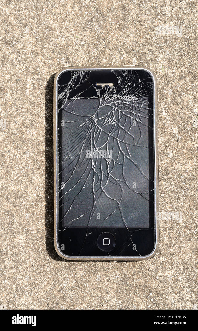 Un ' Blackberry smart phone ' con una schermata infranta Foto Stock