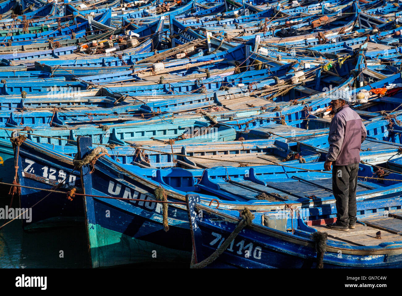 Essaouira, Marocco. Piccola barca Porto. Come posso spostare la mia barca? Foto Stock