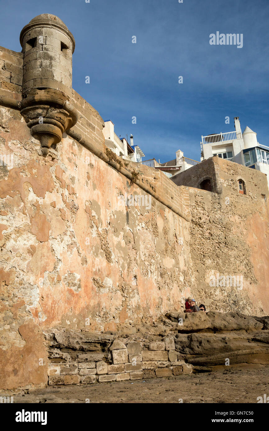 Essaouira, Marocco. Mura fortificate dal lato del mare. Foto Stock