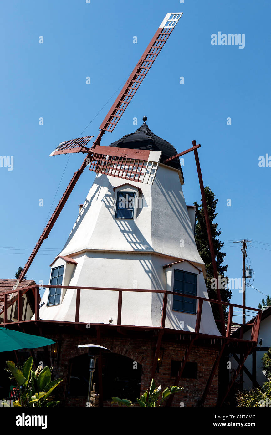 Il mulino a vento a Solvang Brewing Company , Solvang, California, Stati Uniti d'America Foto Stock
