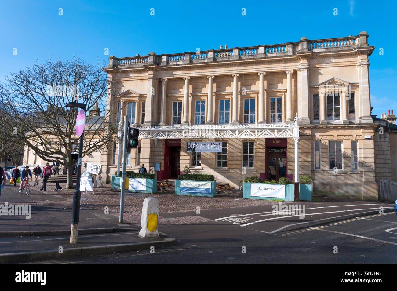 Green Park stazione ferroviaria in bagno ora una brasserie e di mercato coperto area, England, Regno Unito Foto Stock