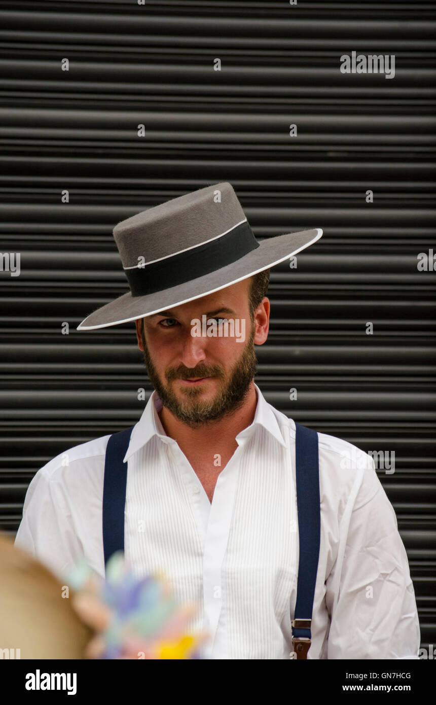 Vestito in costume tradizionale spagnolo immagini e fotografie stock ad  alta risoluzione - Alamy