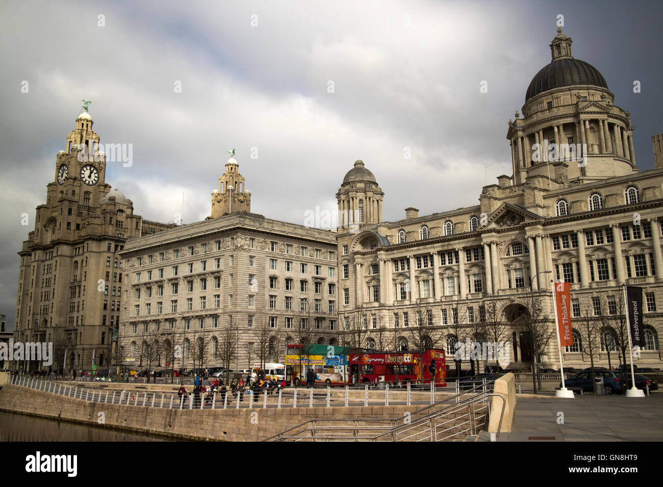 Tre Grazie edifici Liverpool pier head waterfront MERSEYSIDE REGNO UNITO Foto Stock