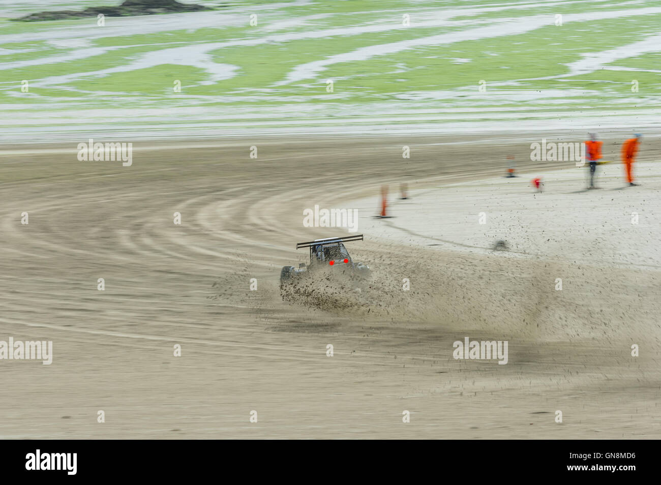 Sabbia racing a St. Aubin's Bay, Jersey. Foto Stock