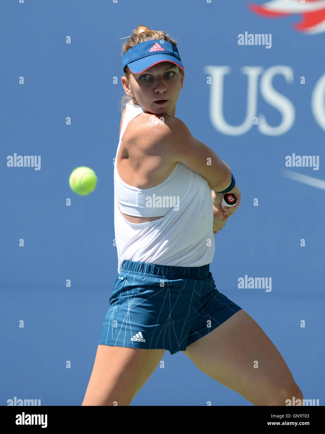 New York, Stati Uniti d'America. 28 Agosto, 2016. Simona Halep sulla pratica corte presso l'USTA Billie Jean King National Tennis Center il 28 agosto 2016 nel lavaggio delle regine. Credito: MediaPunch Inc/Alamy Live News Foto Stock