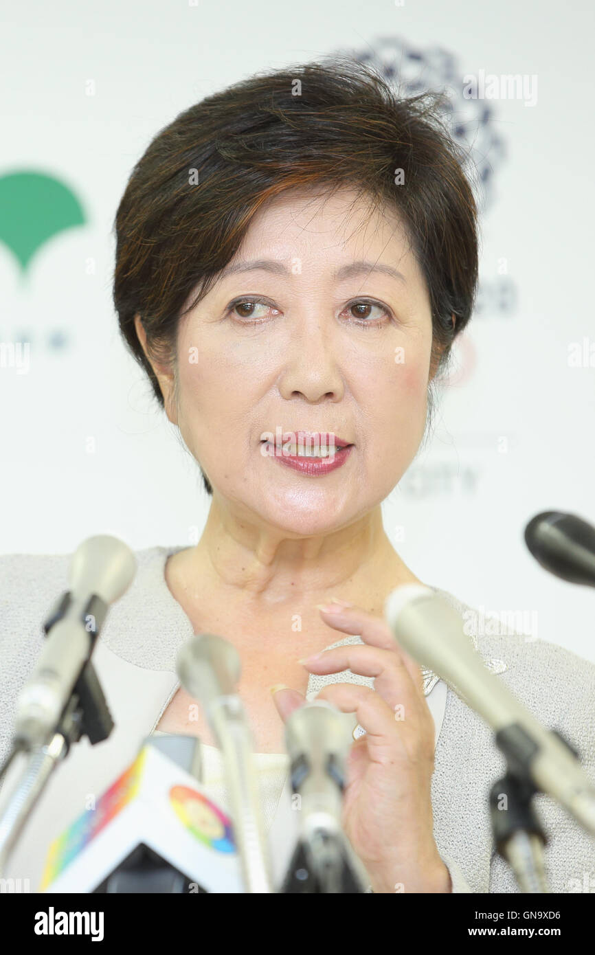 Il Governatore di Tokyo Yuriko Koike assiste regolarmente una conferenza stampa presso il Governo Metropolitano di Tokyo edificio a Tokyo in Giappone il 26 agosto 2016. Koike ha visitato Rio de Janeiro per partecipare ai Giochi Olimpici cerimonia di chiusura come la testa del 2020 Olympic host city. (Foto di Naho Yoshizawa/AFLO) Foto Stock