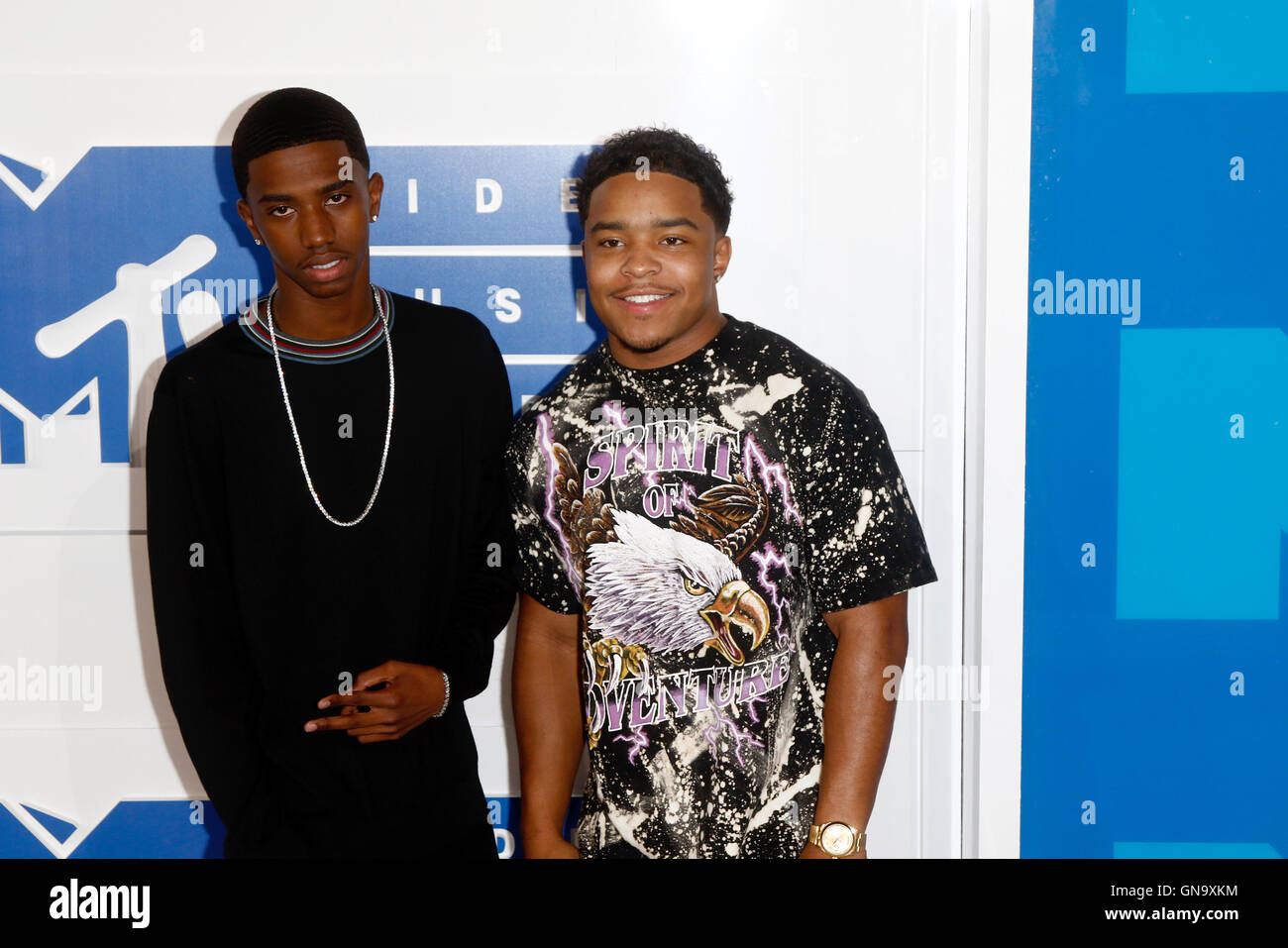 New York, US. Il 29 agosto, 2016. Justin e Christian pettini - Rapper Sean P. Diddy Combs' figli - frequentare gli MTV Video Music Awards, VMAs, al Madison Square Garden di New York City, Stati Uniti d'America, il 28 agosto 2016. Foto: Hubert Boesl - nessun filo SERVICE -/dpa/Alamy Live News Foto Stock