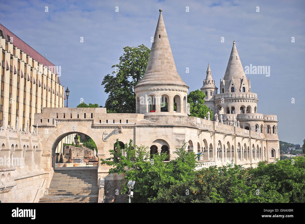 Bastione del Pescatore all'alba nella città di Budapest, Ungheria Foto Stock