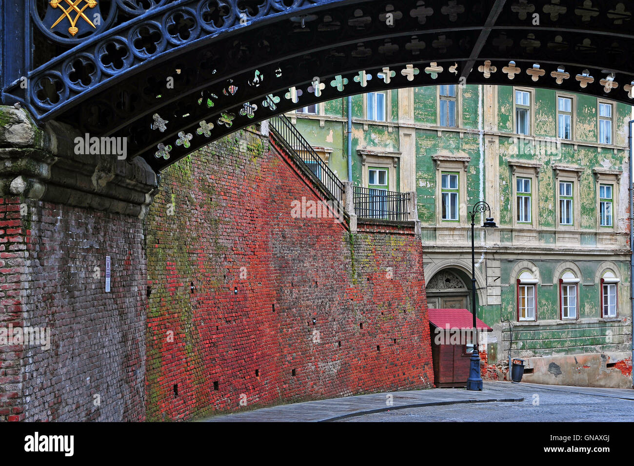 Ponte di bugiardi e il paesaggio urbano della città di Sibiu, Transilvania, Romania Foto Stock