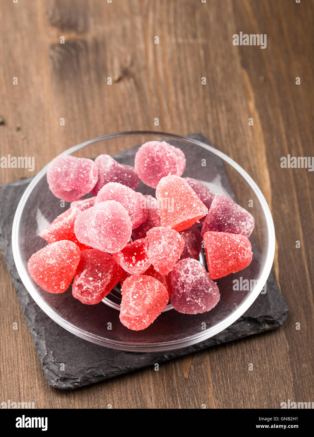 Caramella di frutta sul tavolo Foto Stock
