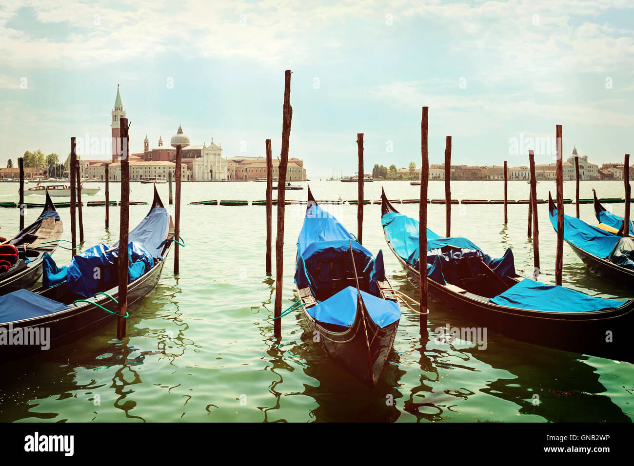 Gondole ancorate su Piazza San Marco Venezia Foto Stock