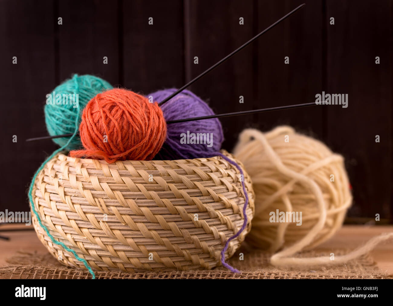 Aghi da maglia e filati di lana Foto Stock
