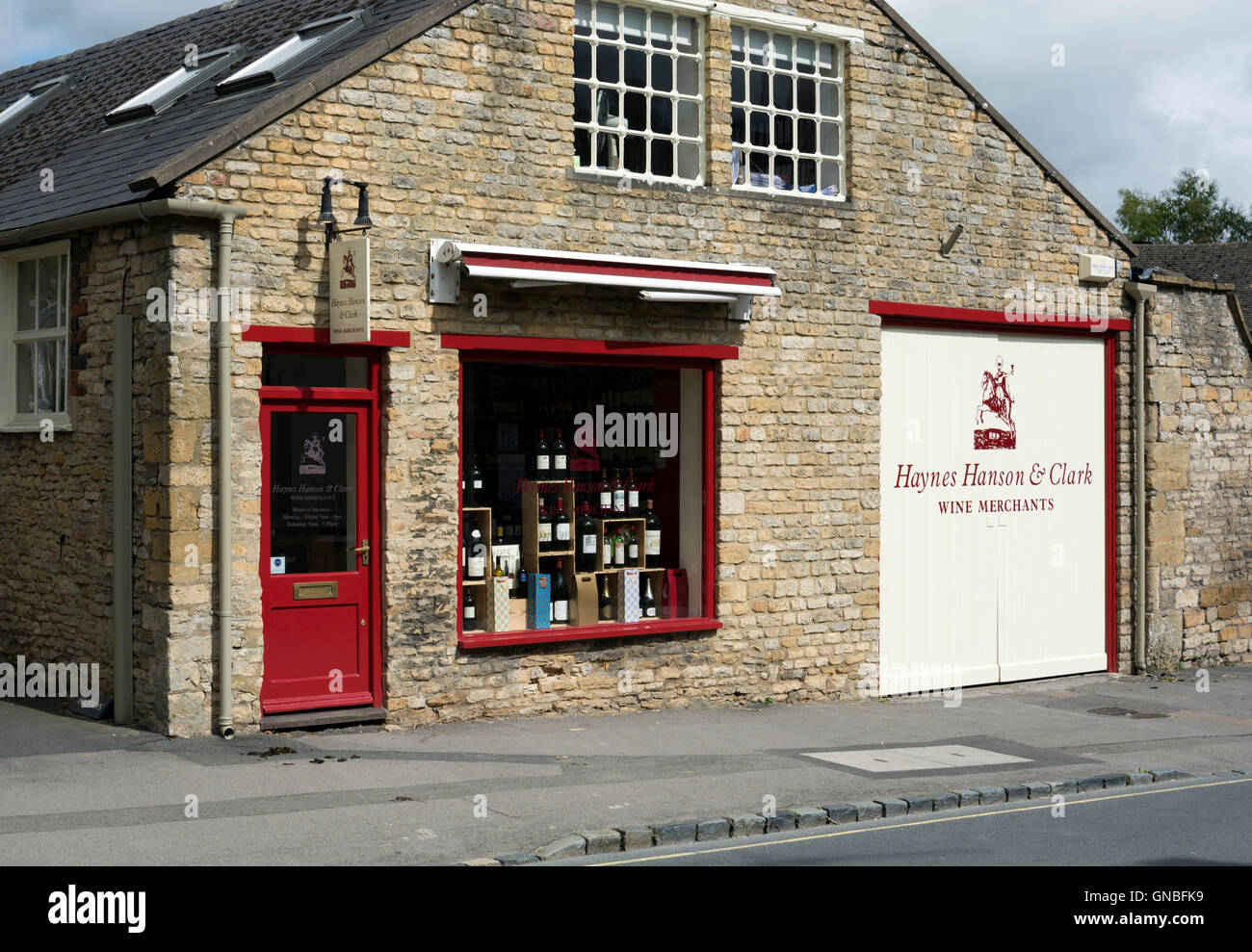 A commercianti di vino shop, Stow-su-il-Wold, Gloucestershire, England, Regno Unito Foto Stock