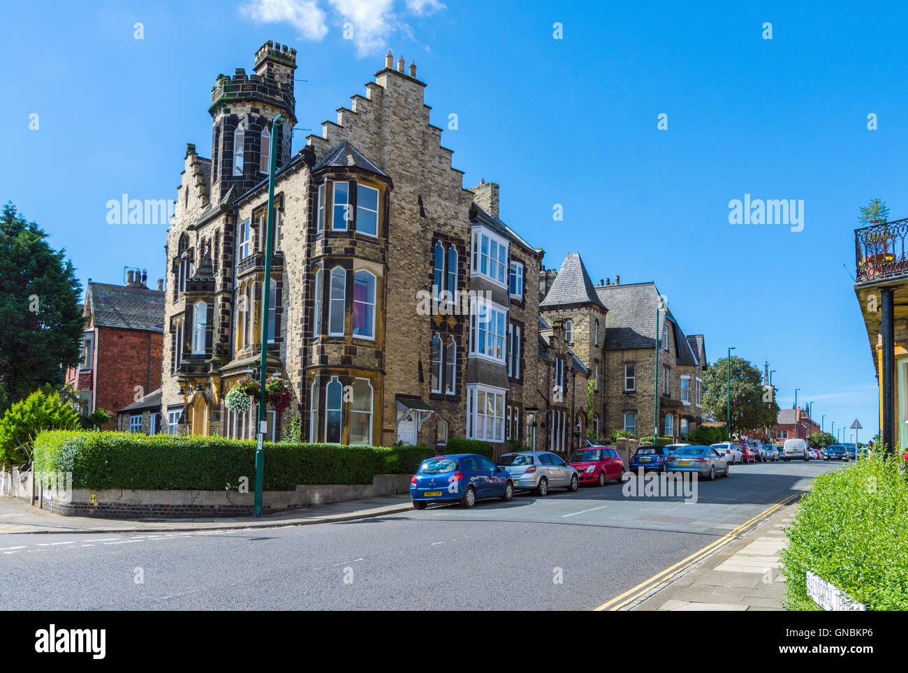 Grande bianco Vittoriano Pease costruita in mattoni case, Saltburn dal mare, North Yorkshire, Inghilterra, Regno Unito Foto Stock