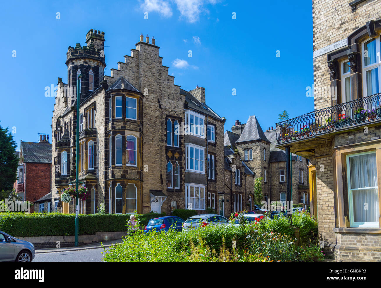 Grande bianco Vittoriano Pease costruita in mattoni case, Saltburn dal mare, North Yorkshire, Inghilterra, Regno Unito Foto Stock