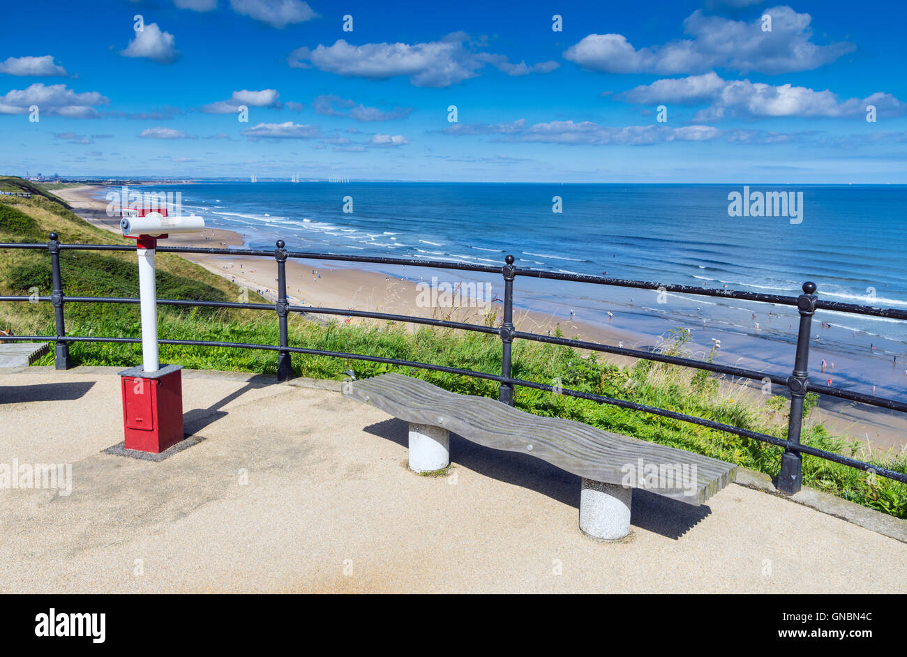 Il bianco e il rosso pay per view seaside telescopio, Saltburn in riva al mare Foto Stock