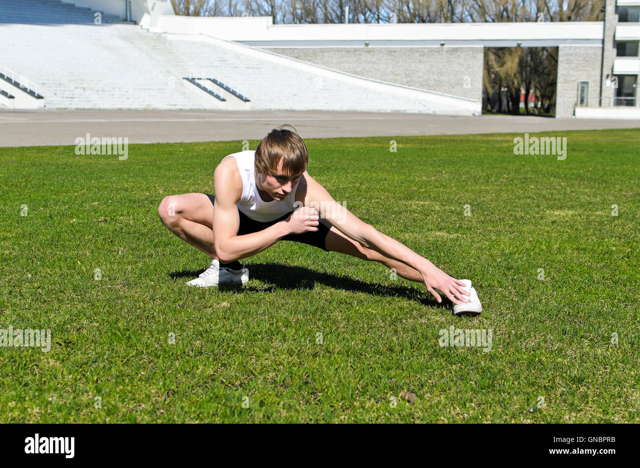 Guida presso il City Stadium di riscaldamento e stretching Foto Stock