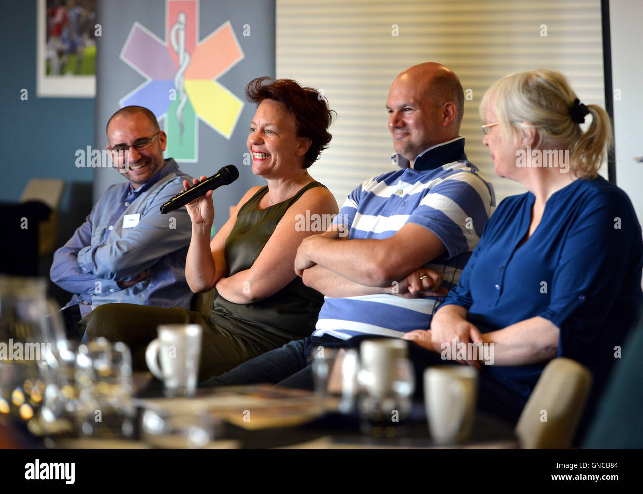 Gli oratori della prima ambulanza LGBT conferenza, Brighton. Dr Joanna Semlyen parlando Foto Stock