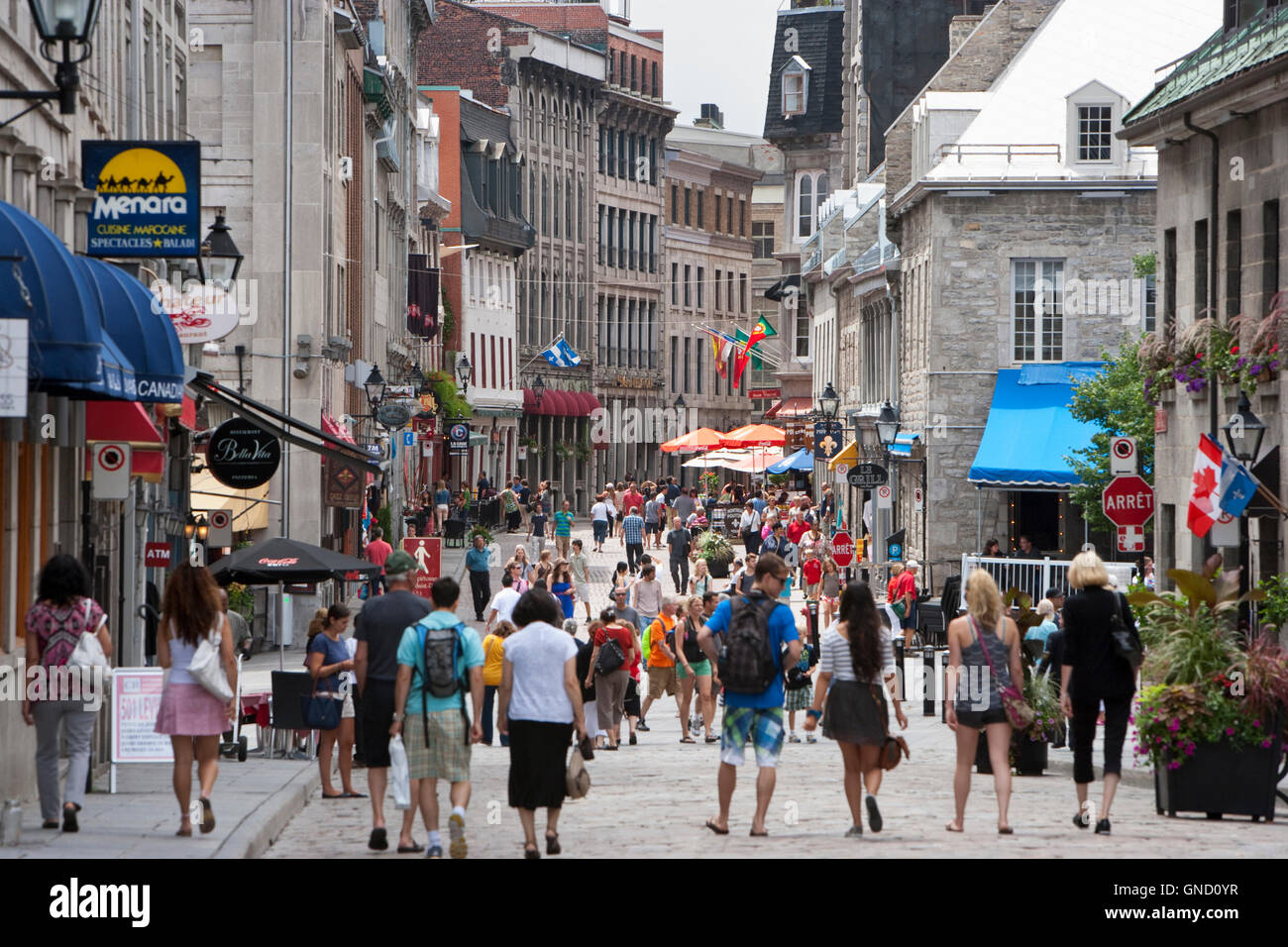 America del nord, Canada, Québec, Montreal, Rue Saint Paul e a Place Jacques Cartier, turisti in Old Montreal Foto Stock