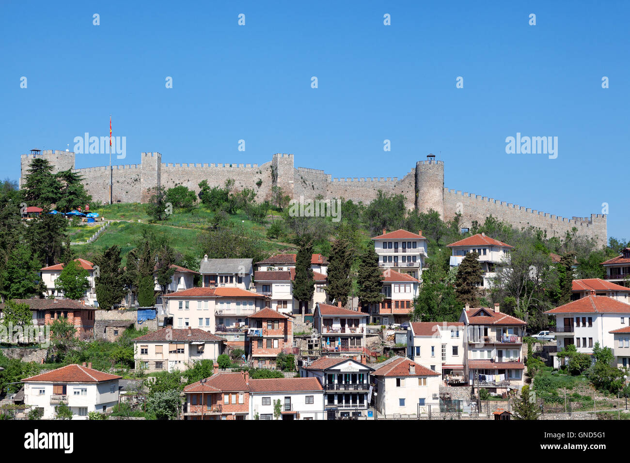 Vista di Ohrid città vecchia dominata da Samuil della fortezza, Macedonia Foto Stock