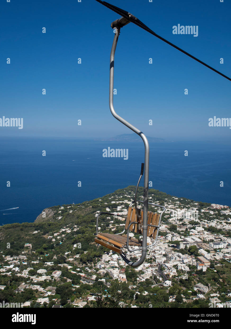 Vista dalla seggiovia per il Monte Solaro a Capri Italia Foto Stock