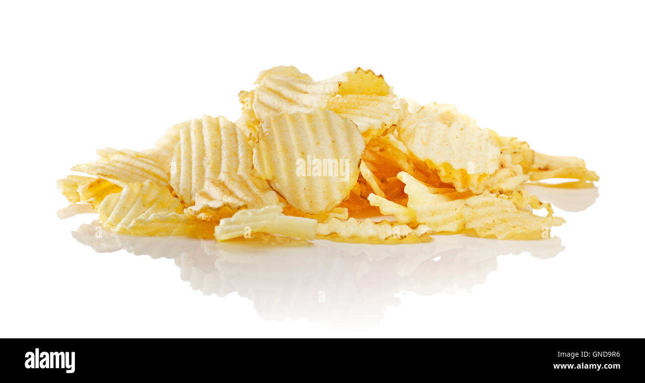 Cumulo di rilievo non aromatizzato potato chips sulla superficie riflettente. Foto Stock