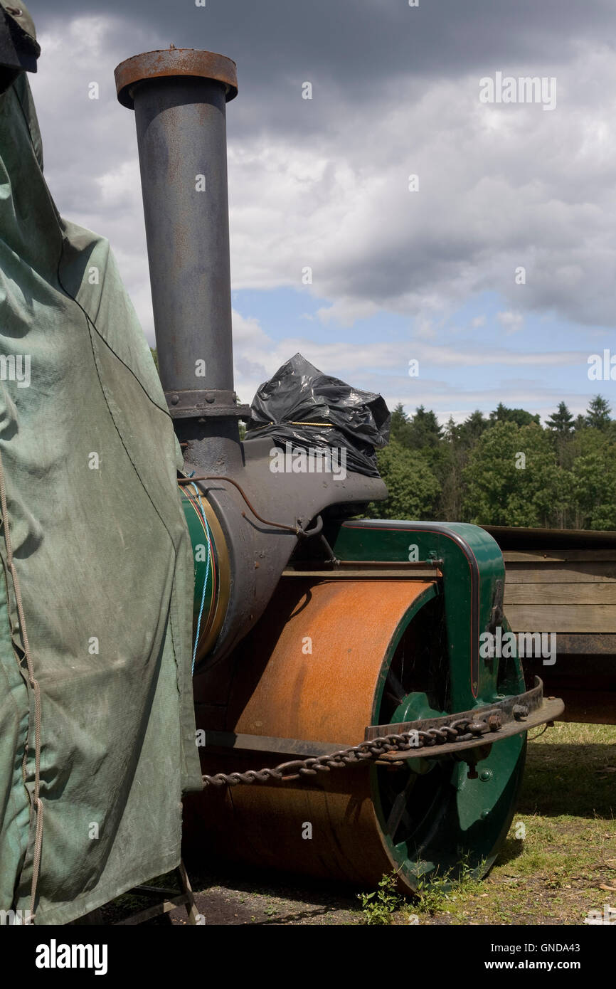 Rullo di vapore motore a riposo a lavoro Hollycombe steam museum Foto Stock