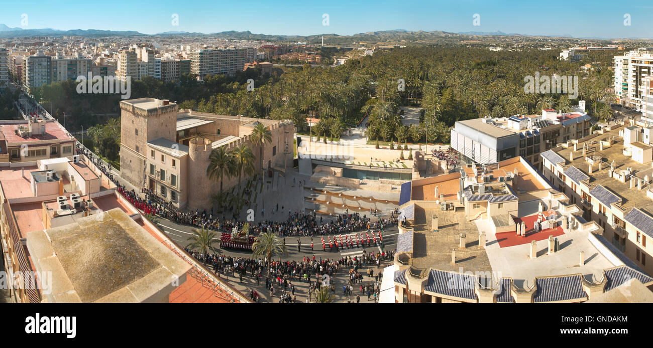 Vista panoramica di Elche durante il periodo di Pasqua. Alicante. Spagna. Posizione orizzontale Foto Stock