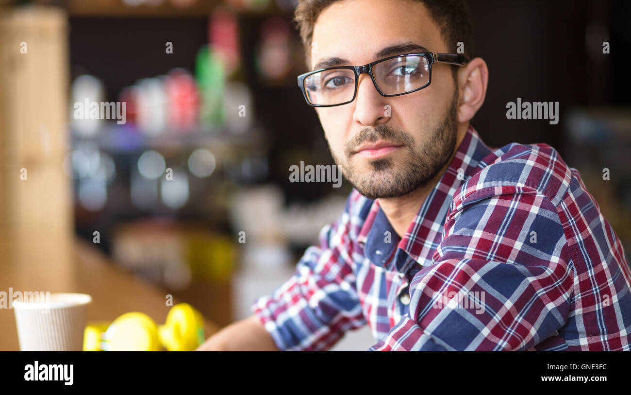 Bello freelance lavoro uomo Foto Stock