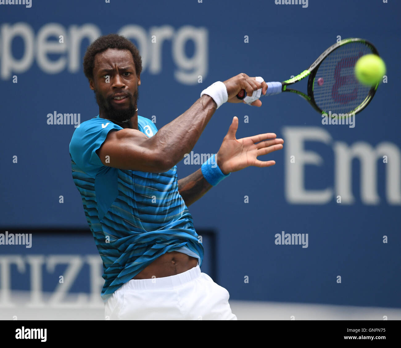 New York, Stati Uniti d'America. 31 Agosto, 2016. Gael Monfils Vs Jan Satral sulla Arthur Ashe Stadium dell'USTA Billie Jean King National Tennis Center il 31 agosto 2016 a Vlissingen, Queens. Credito: MediaPunch Inc/Alamy Live News Foto Stock