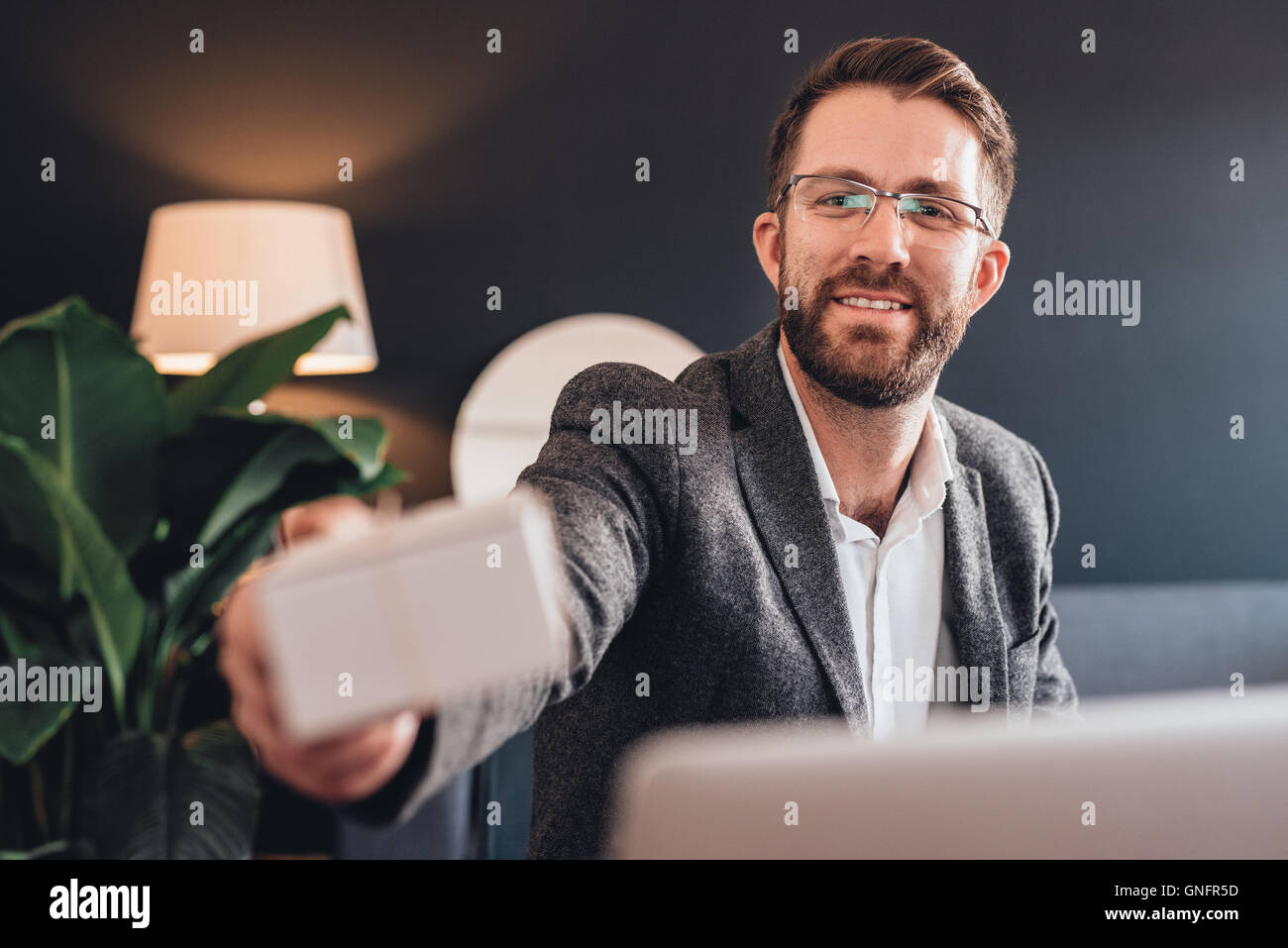 Tutti pronti per un altro cliente soddisfatto Foto Stock