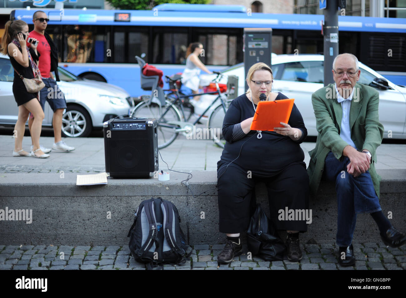 Lettura di solidarietà per Edward Snowden a Monaco di Baviera, 2014 Foto Stock