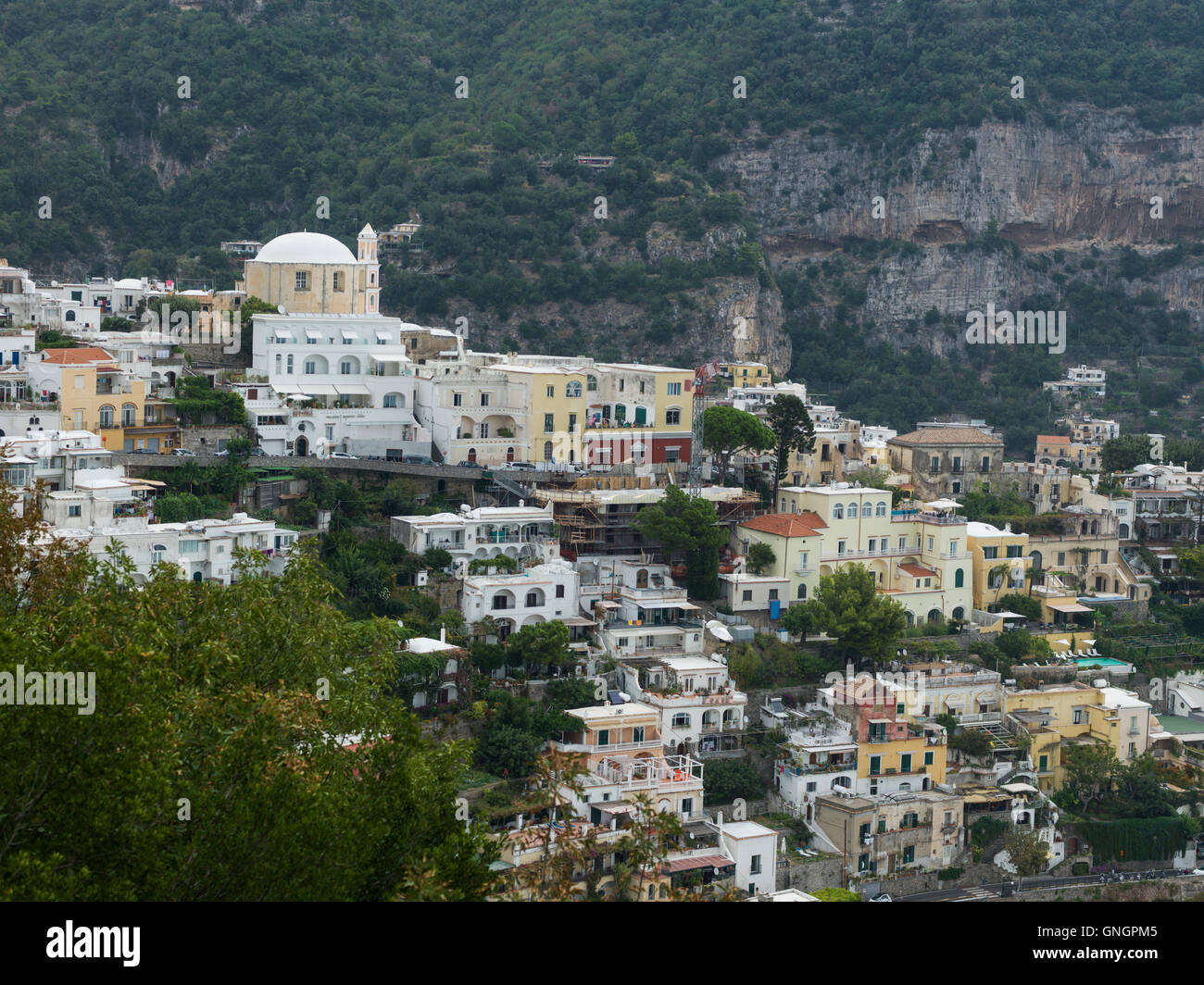 Vista degli edifici in una città, Positano, Amalfi, Salerno, Campania, Italia Foto Stock