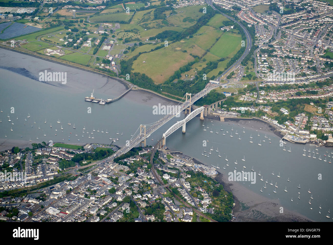 La Tamar estuario e Saltash ponti, Plymouth, South Devon, Inghilterra sudoccidentale Foto Stock