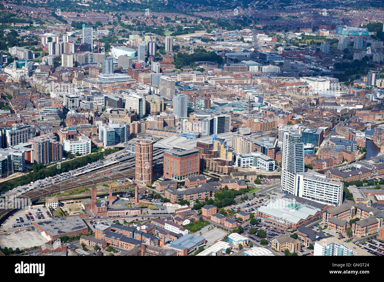 Leeds City Centre dall'aria, con il quartiere degli affari, West Yorkshire, nell'Inghilterra del Nord, Regno Unito Foto Stock