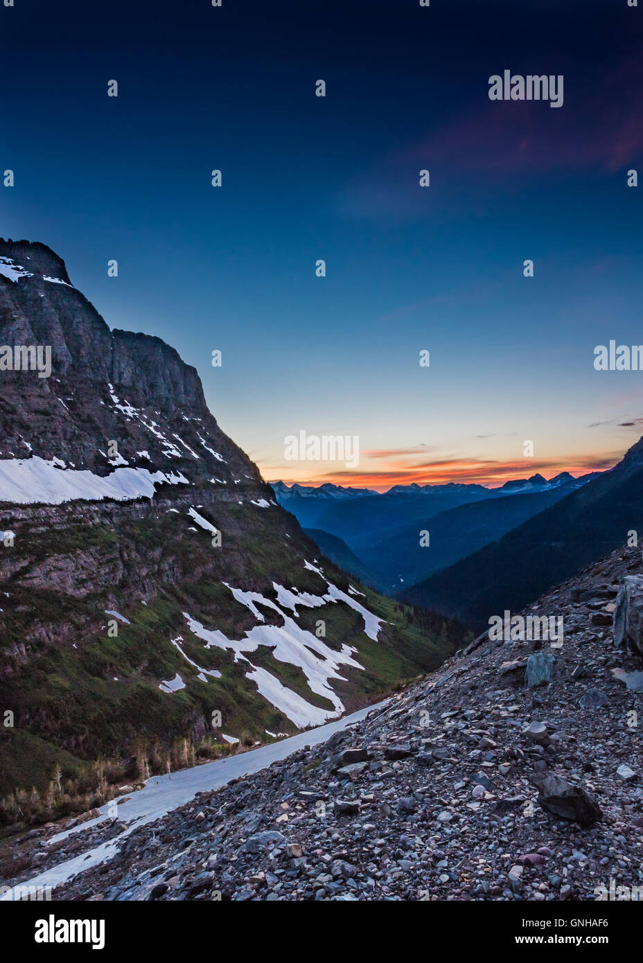 Montare Oberlin al crepuscolo di andare per la strada di Sun Foto Stock