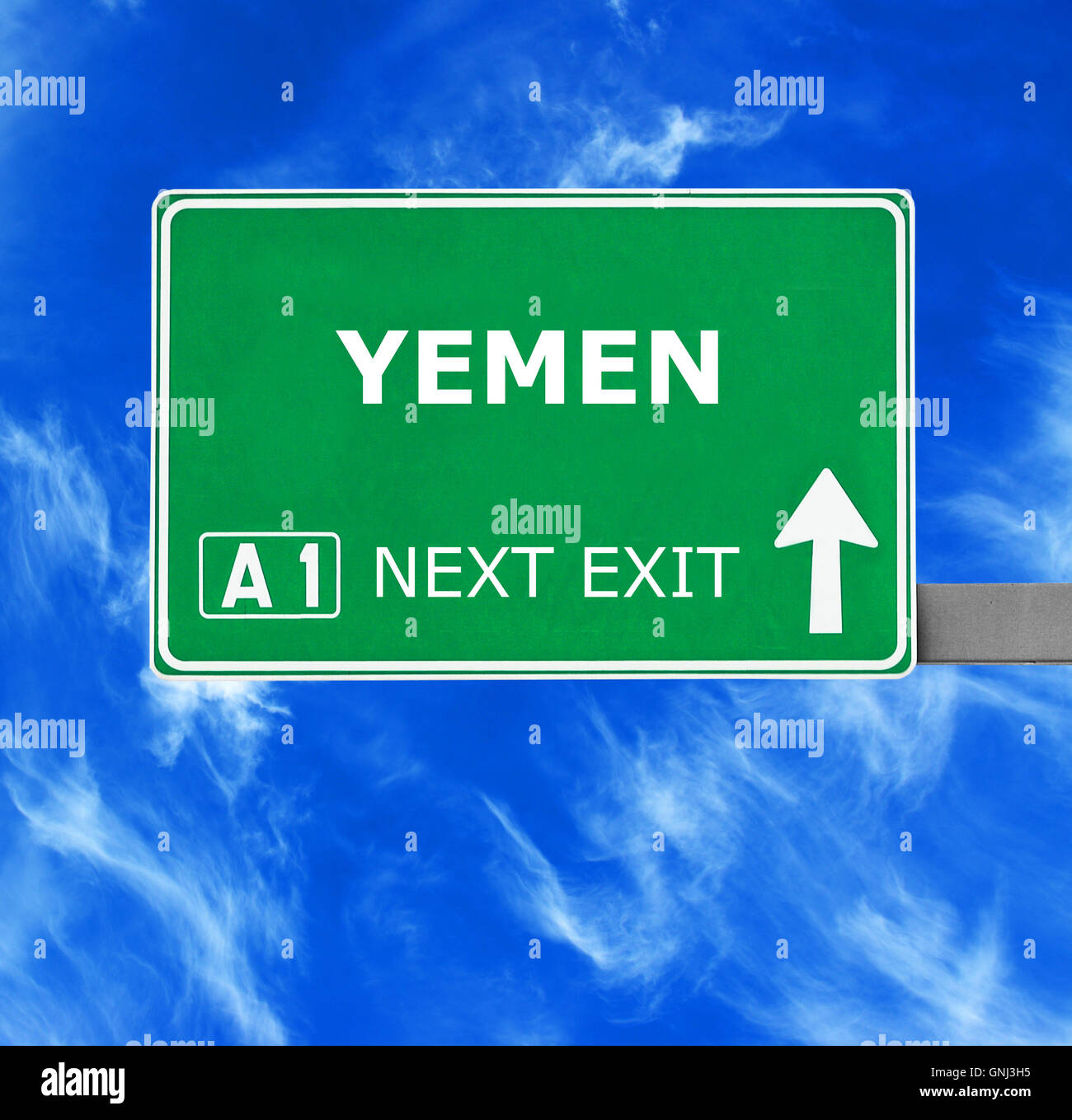 YEMEN cartello stradale contro il cielo blu chiaro Foto Stock