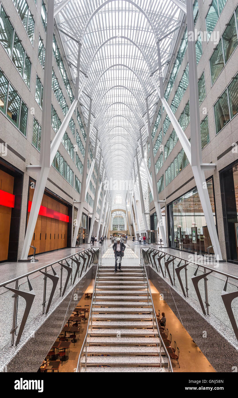 Alan Lambert Galleria, Atrium di Brookfield Place, precedentemente noto come BCE Place, il quartiere finanziario di Toronto, Ontario, Canada. Foto Stock