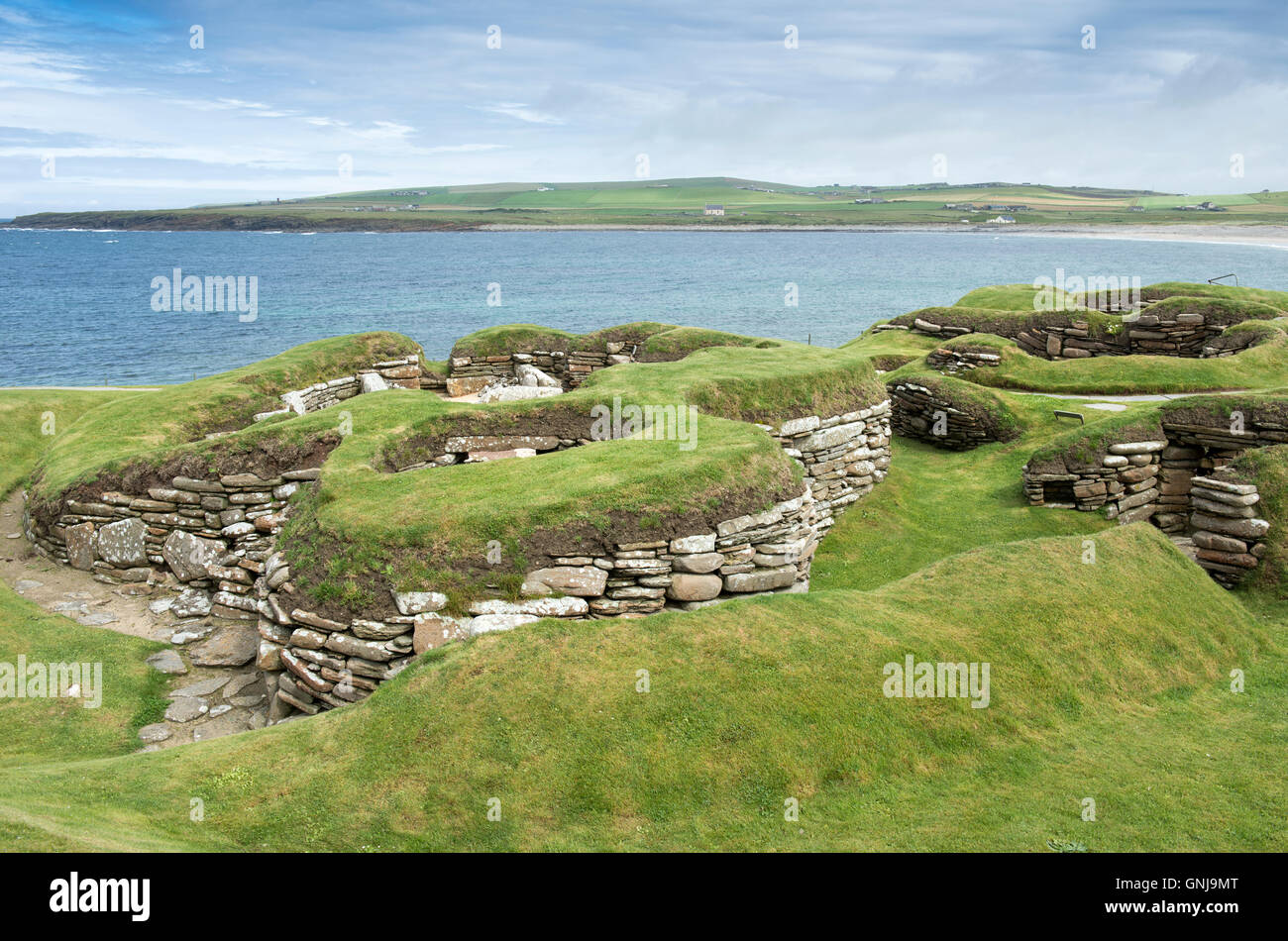 Skara Brae, una pietra-costruito villaggio neolitico situato sulla baia di Skaill sulla costa occidentale delle isole di Orkney in Scozia. Foto Stock