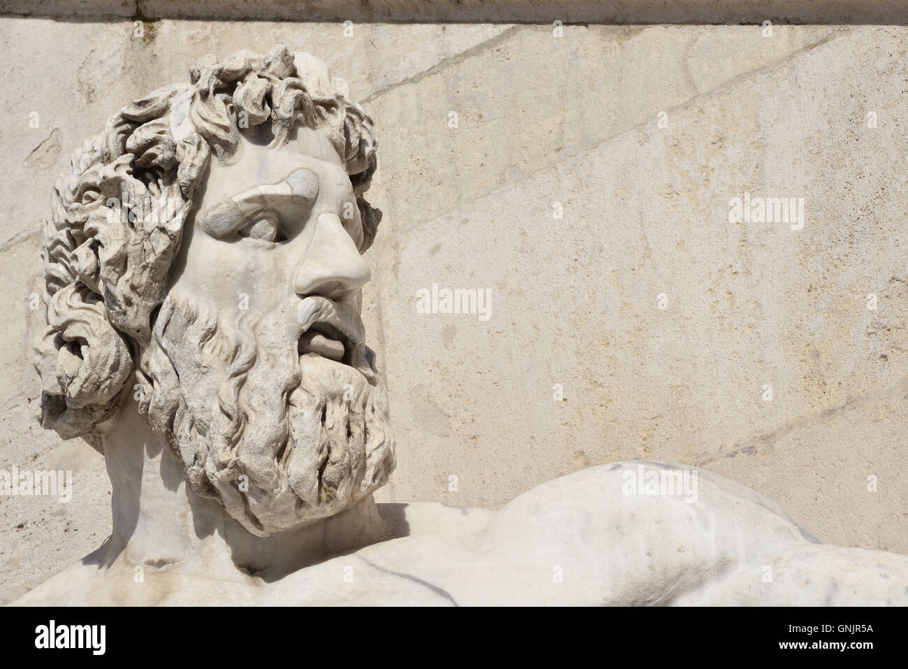 Testa di marmo del fiume Tevere dio antica statua romana, in Piazza del Campidoglio, Roma Foto Stock