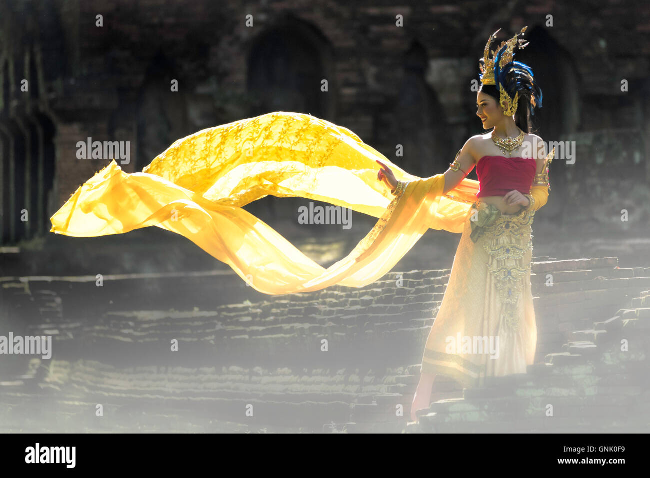 Bella Signora tailandese in tailandese tradizionale abito di dramma,modello è di etnia Thai. Foto Stock